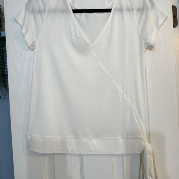 White blouse - Picture 2 of 3